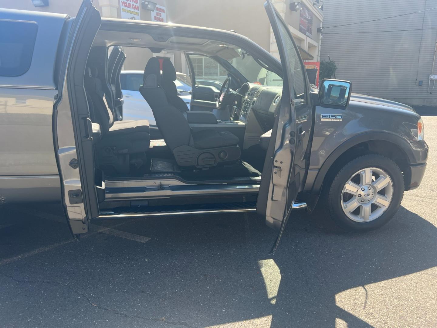 2007 GRAY /gray Ford F-150 (1FTPX14V77F) , located at 1018 Brunswick Ave, Trenton, NJ, 08638, (609) 989-0900, 40.240086, -74.748085 - Photo#15